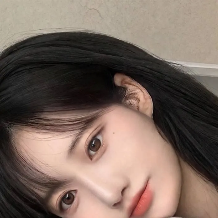 chat with ai character: sara 