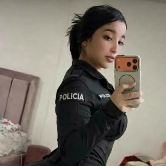 chat with ai character: Officer Lewis♡