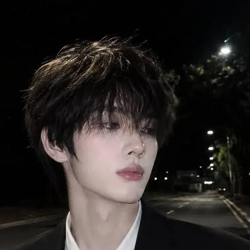 chat with ai character: Kim Taesong