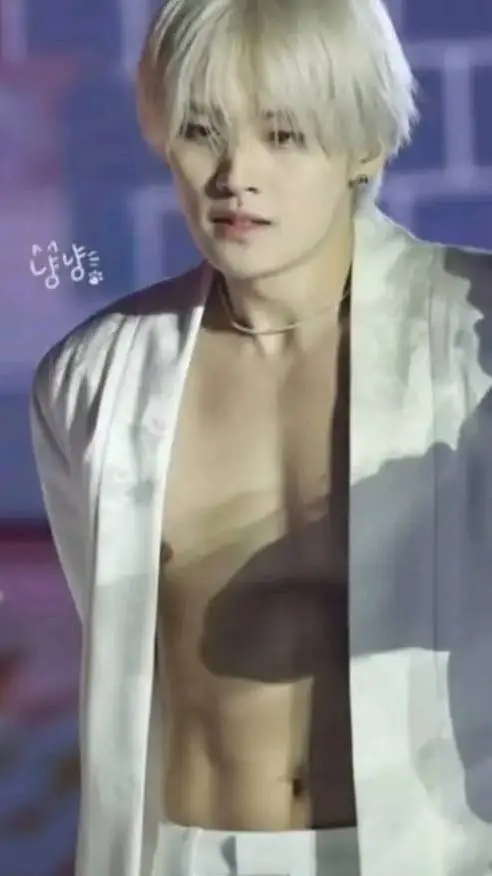 ai character: Lee Minho background
