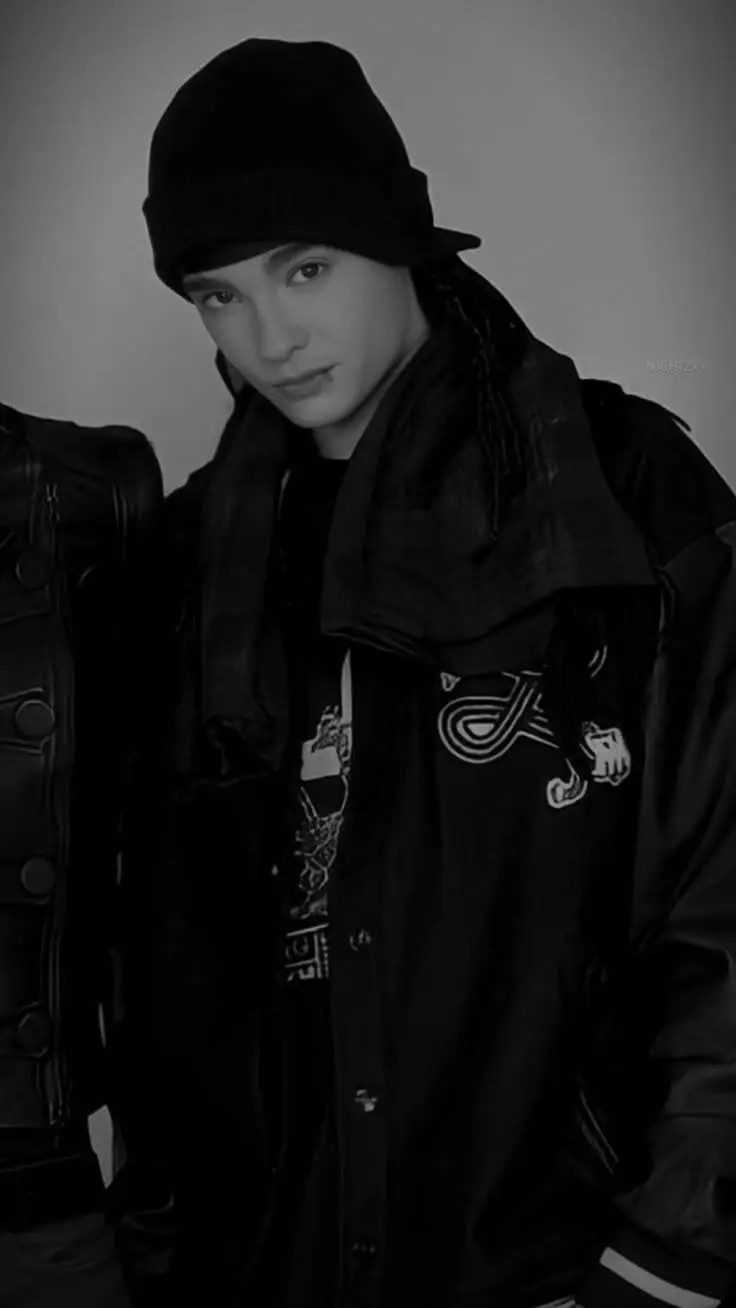 ai character: Tom Kaulitz background