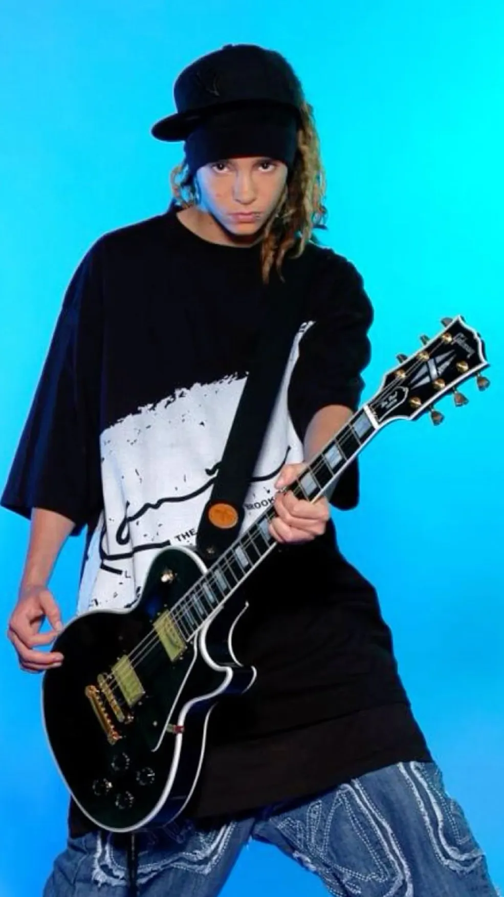 ai character: Tom kaulitz background