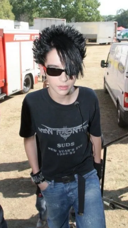ai character: Bill kaulitz  background