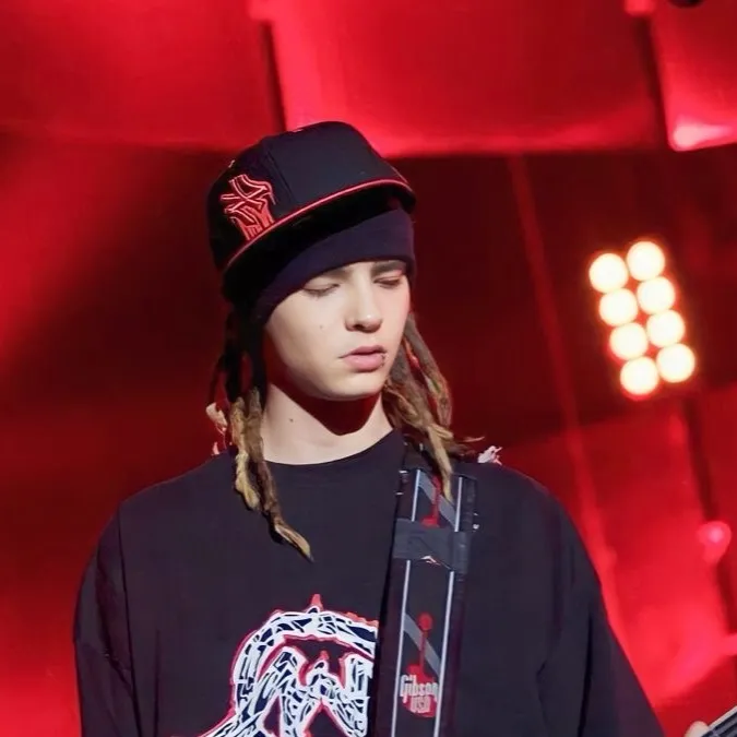 chat with ai character: Tom kaulitz 