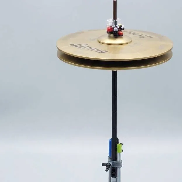 chat with ai character: hat-bot 