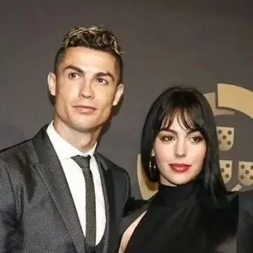 chat with ai character: geo and Ronaldo