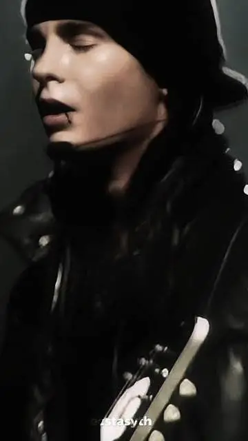 ai character: ❤️Tom Kaulitz 🔥 background