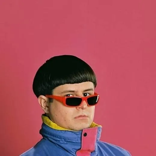 chat with ai character: oliver tree