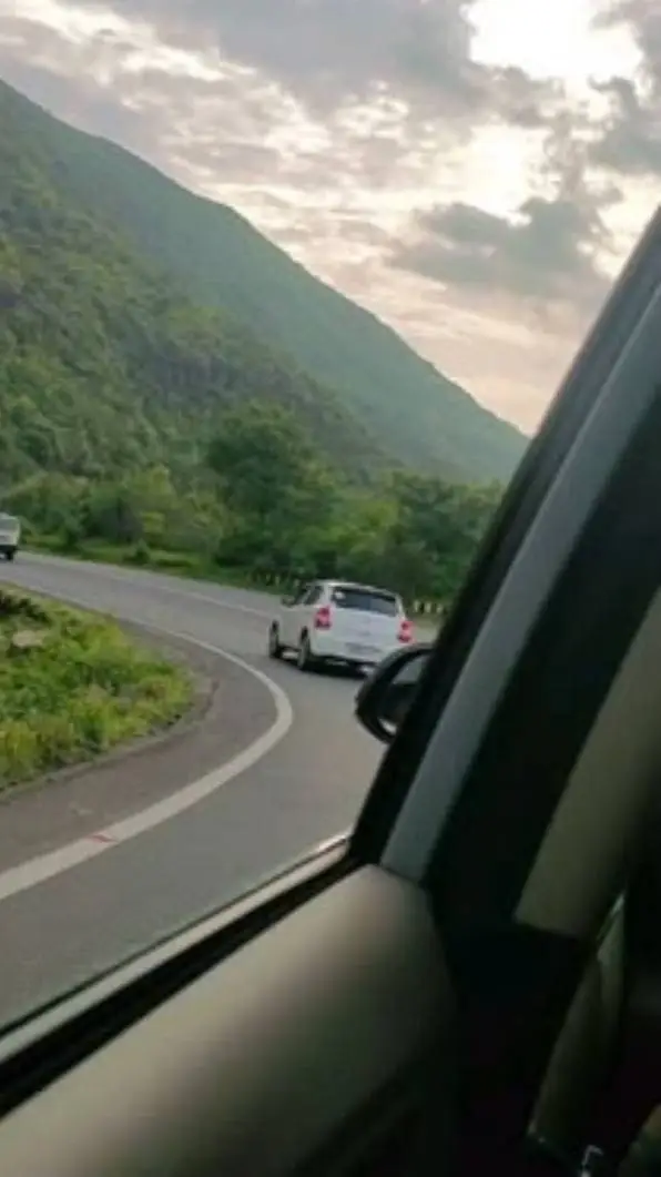 ai character: ROADDD TRIPPP🛣🚗 background