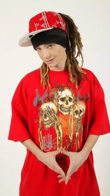 ai character: Tom kaulitz  background