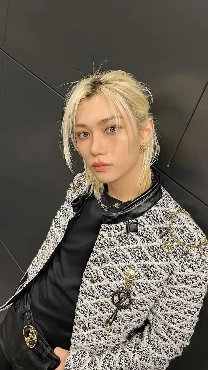 ai character: Felix  background