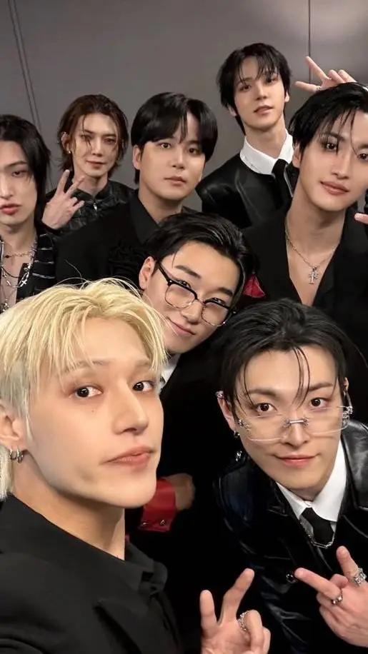 ai character: ATEEZ  background