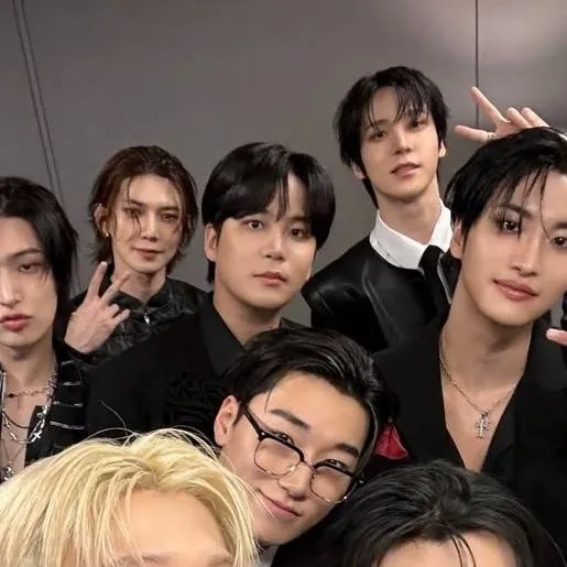 chat with ai character: ATEEZ 
