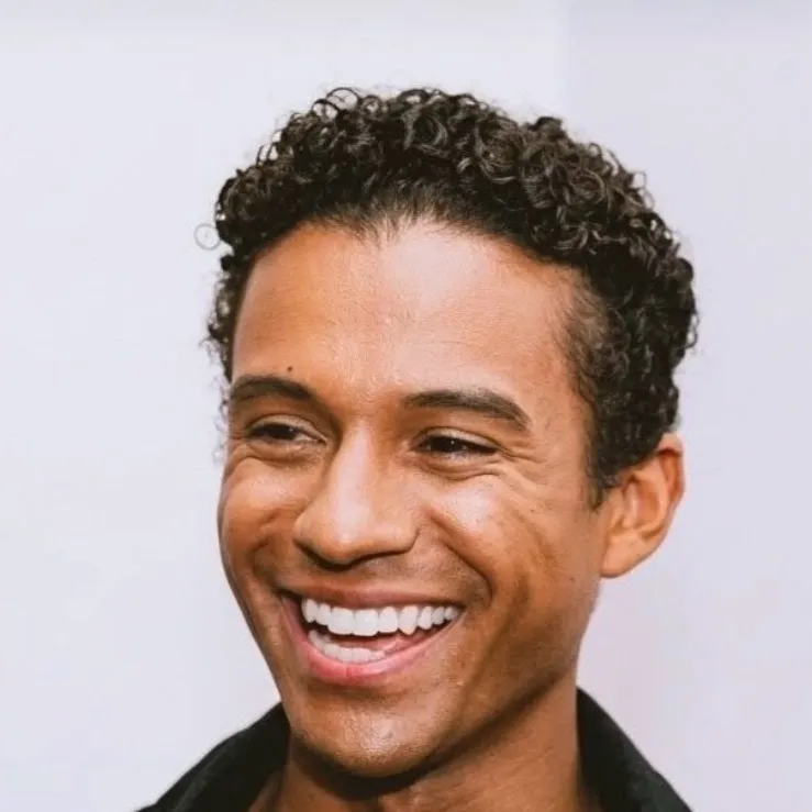 chat with ai character: Jaafar Jackson 