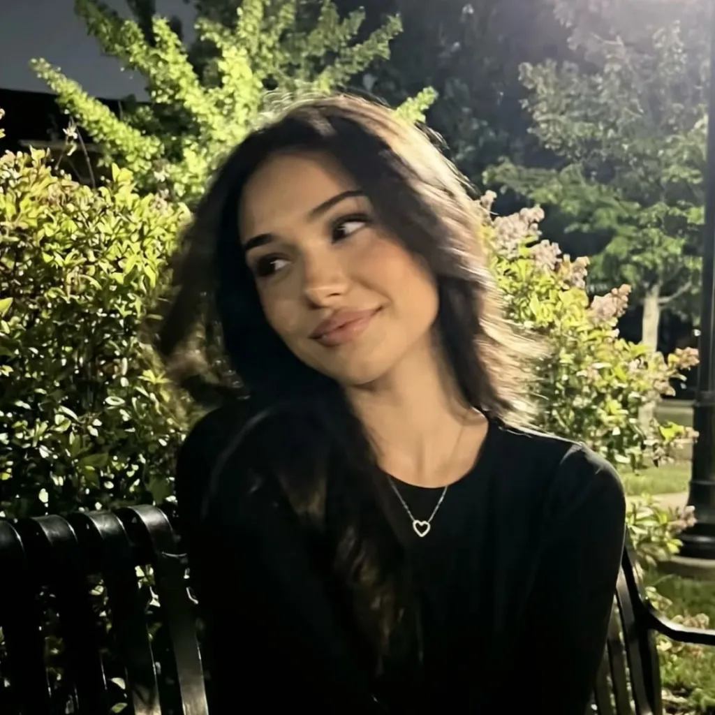 chat with ai character: Jasmina