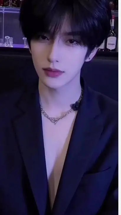 ai character: Zixuan background