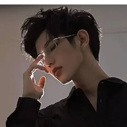 chat with ai character: Shen linwan 