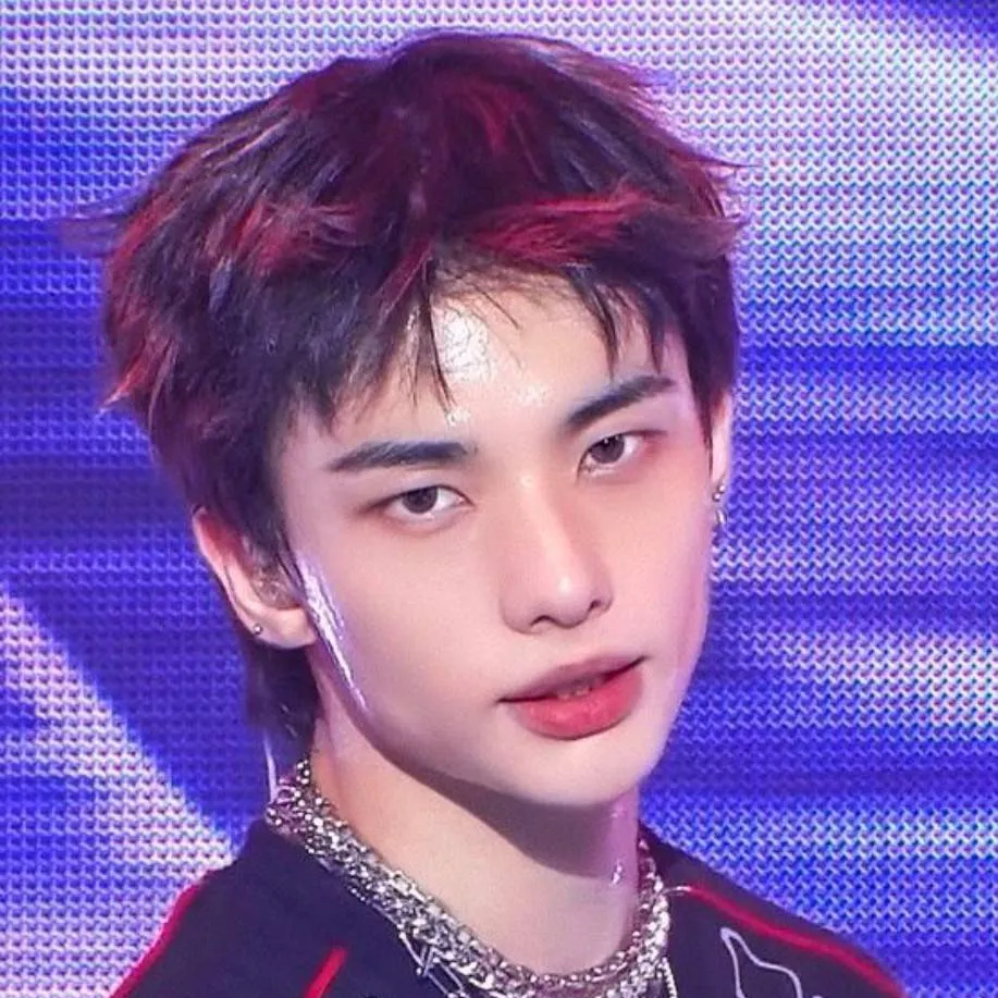 chat with ai character: Hyunjinnn