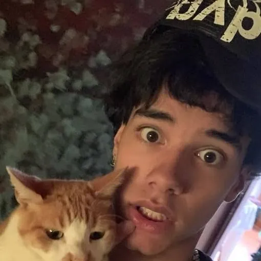 chat with ai character: slimesanti