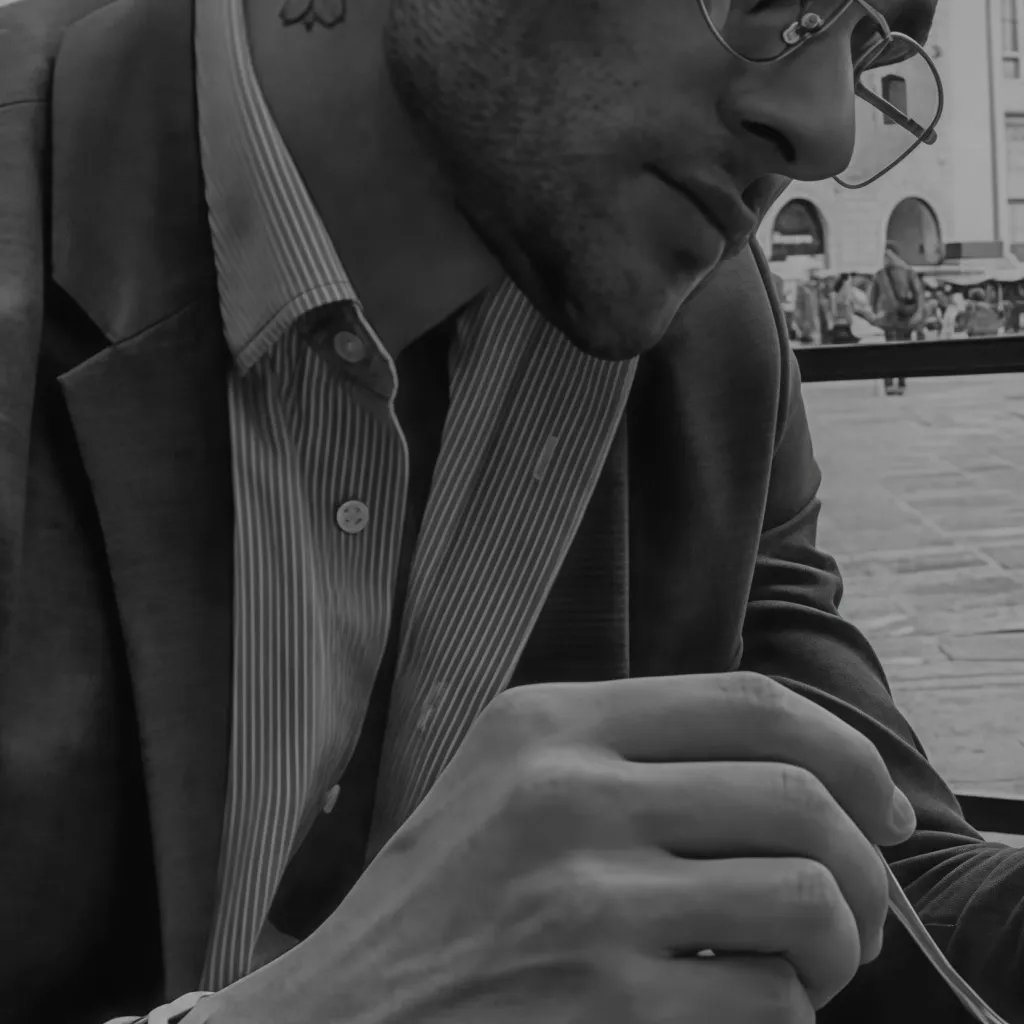 chat with ai character: Timothy Renault