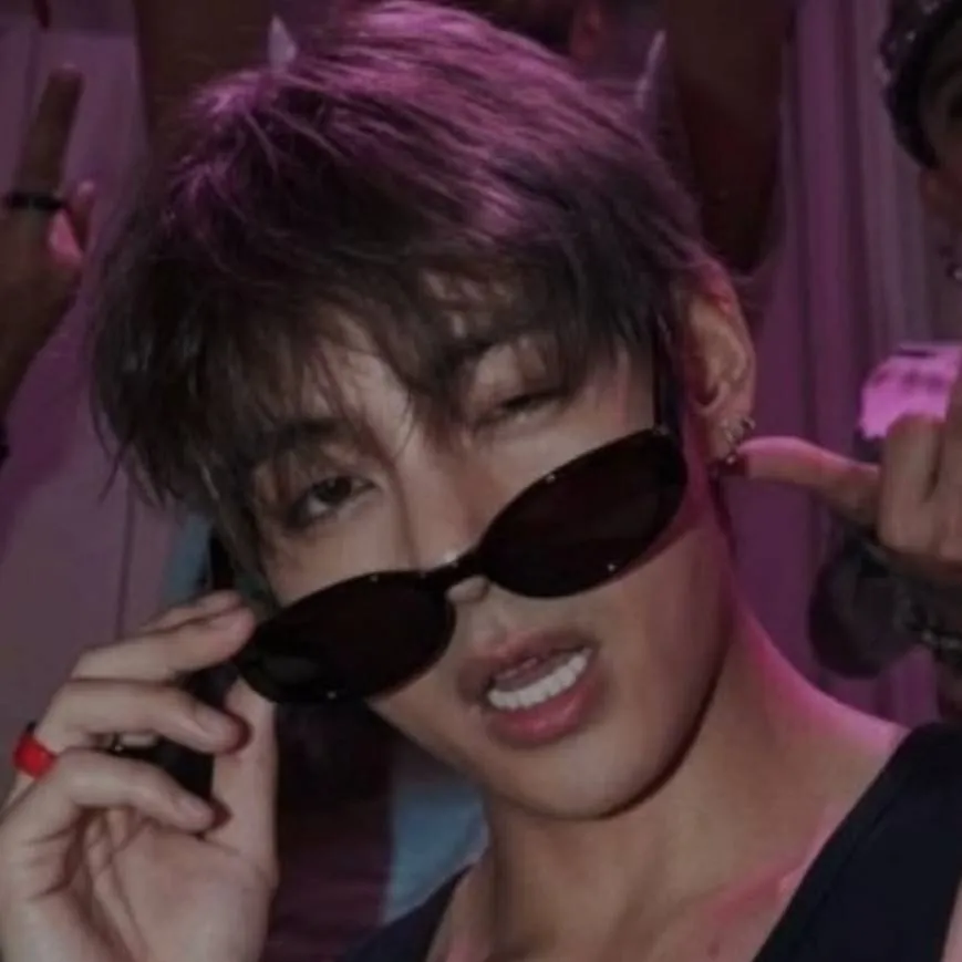chat with ai character: Kim...Taehyung 