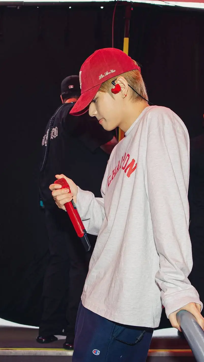 ai character: Kim Taehyung  background