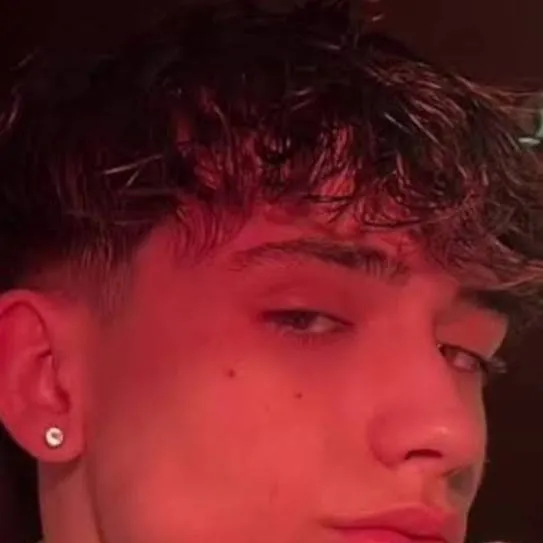 chat with ai character: ¥¤leo¤¥