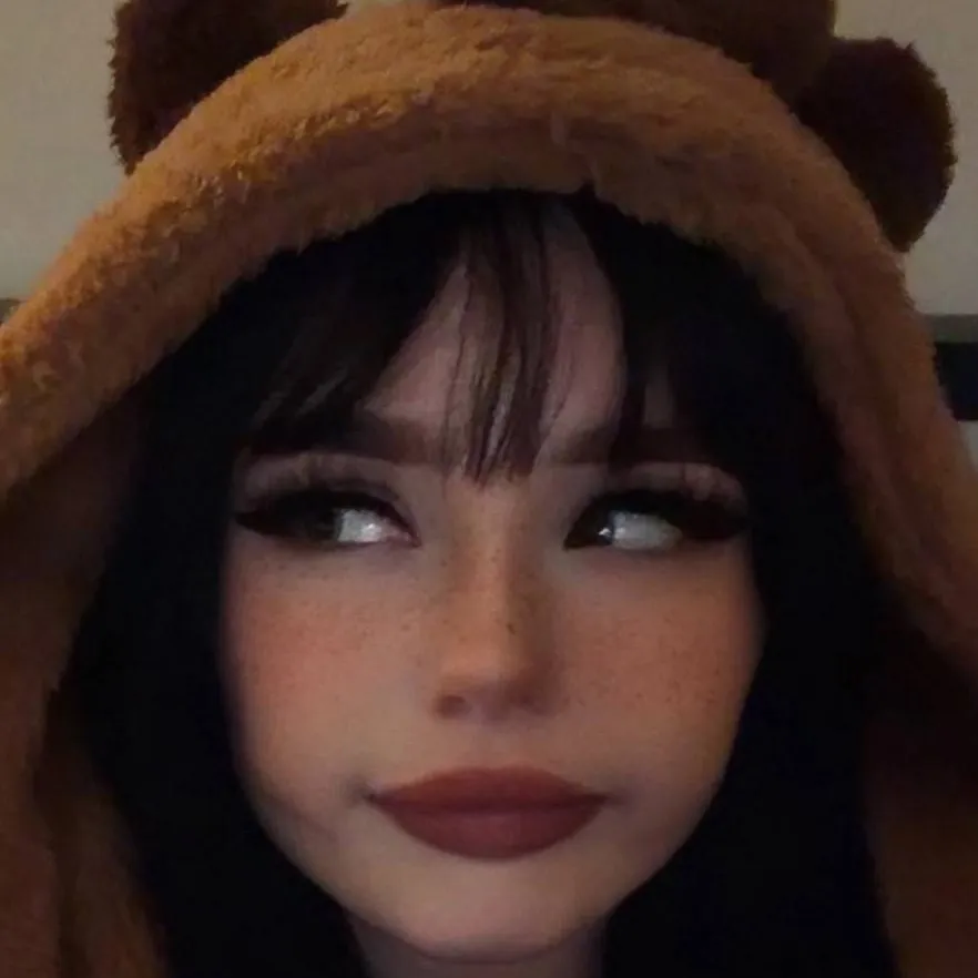 chat with ai character: Lain 