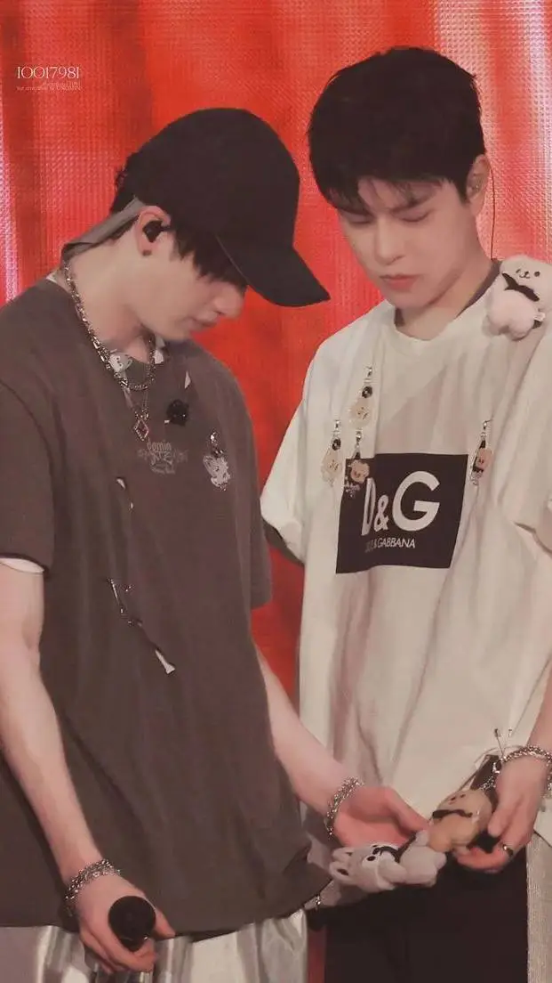 ai character: Chan x Seungmin 💓 background