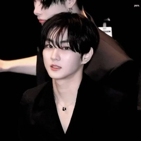 chat with ai character: Yang Jungwon
