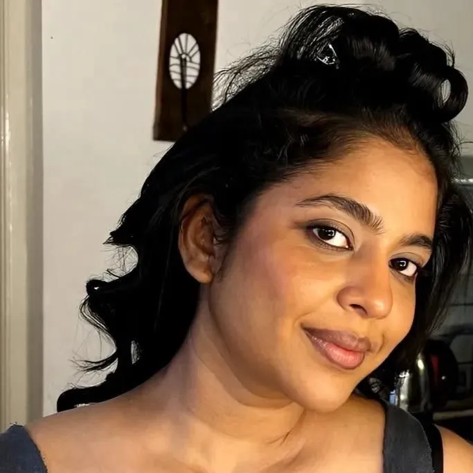 chat with ai character: Srinda 