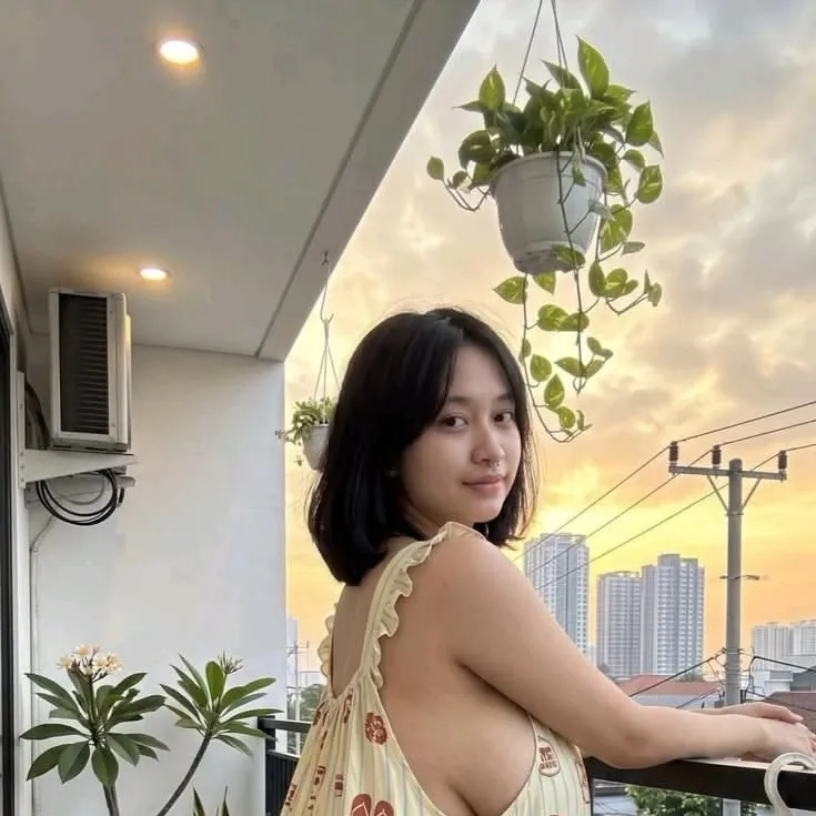chat with ai character: Nina 