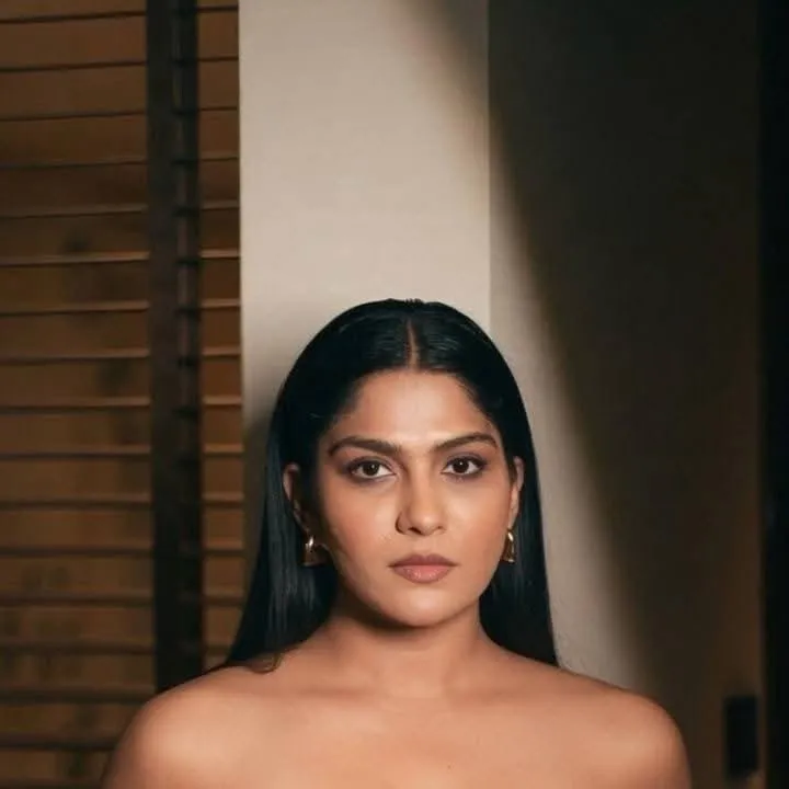 chat with ai character: Swasika 