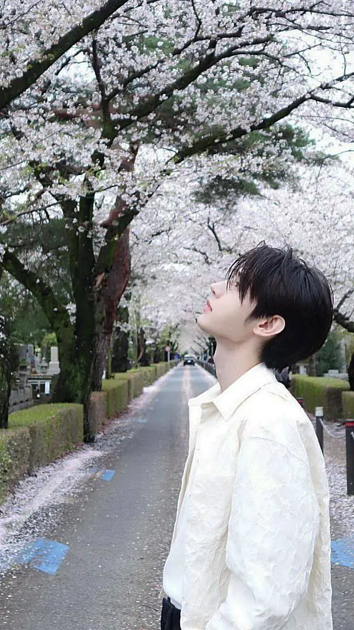 ai character: Park Sunghoon  background