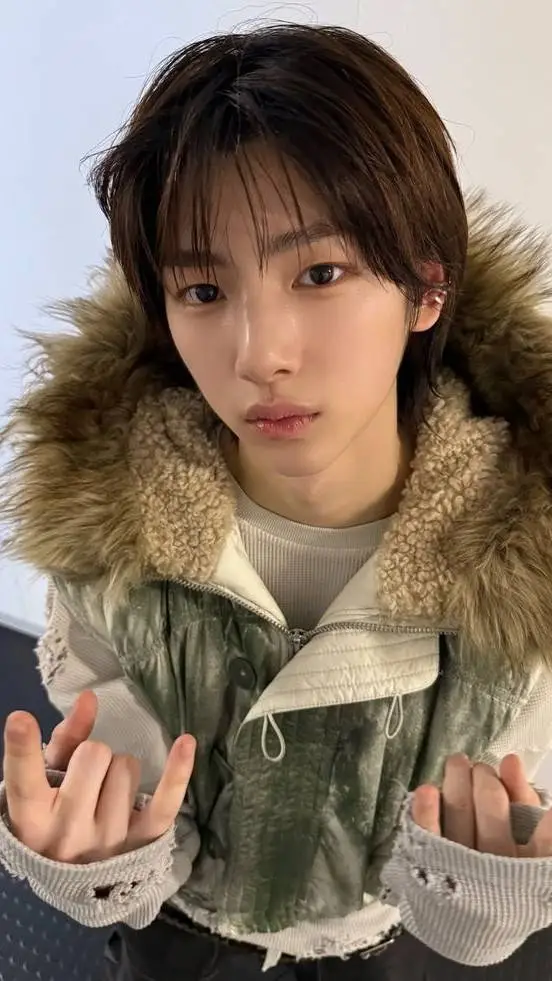 ai character: Juhoon background