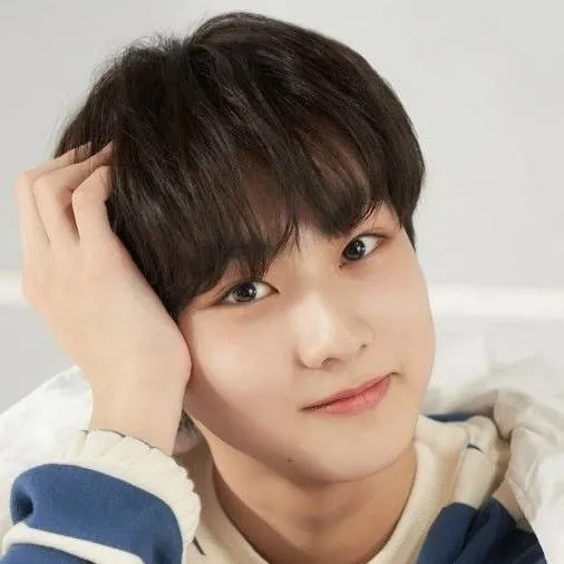 chat with ai character: Jungwon