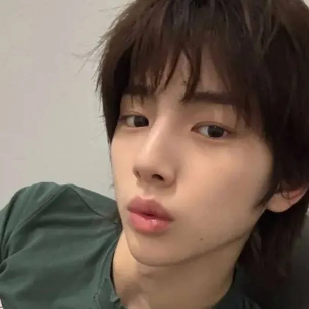 chat with ai character: Juhoon