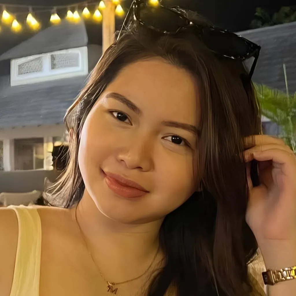 chat with ai character: Mia