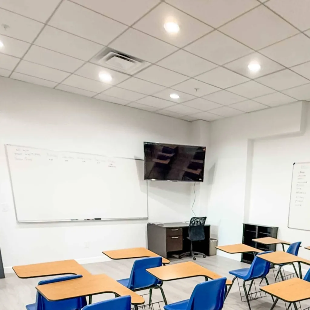 chat with ai character: New school