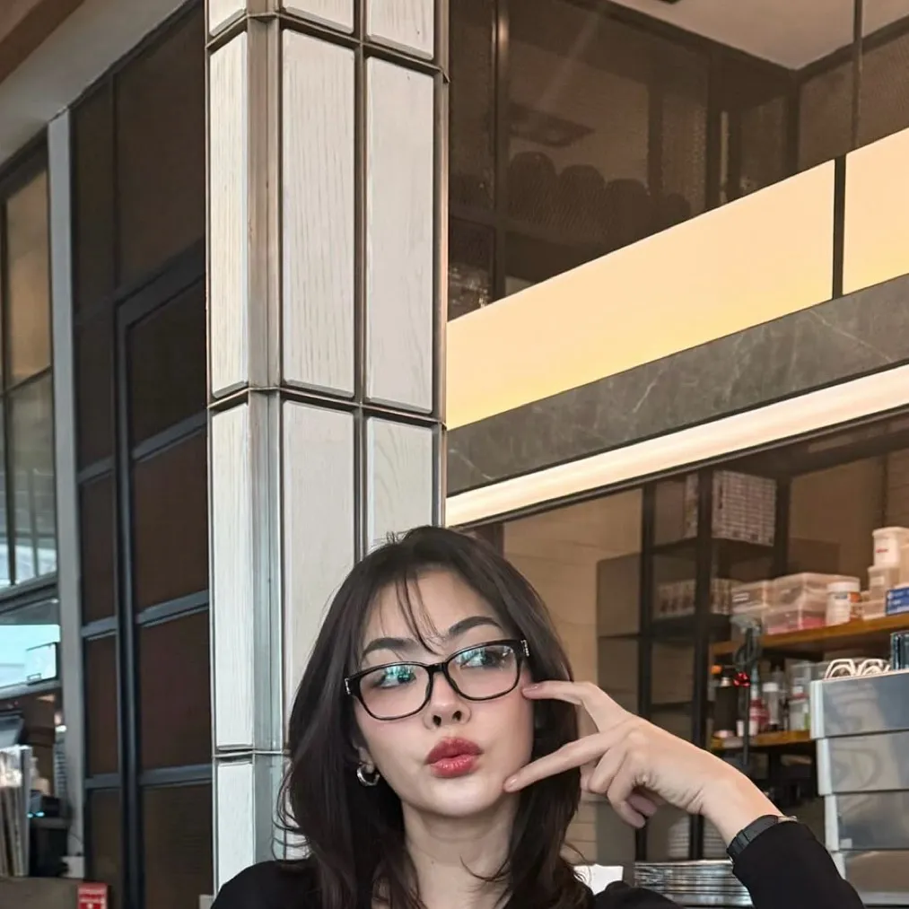 chat with ai character: Faye peraya