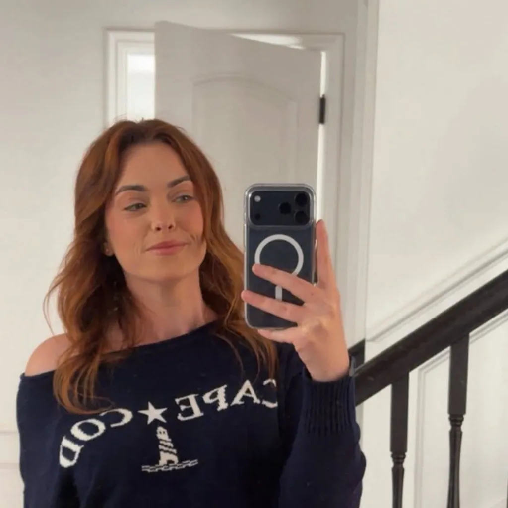 chat with ai character: Ashley Kelley