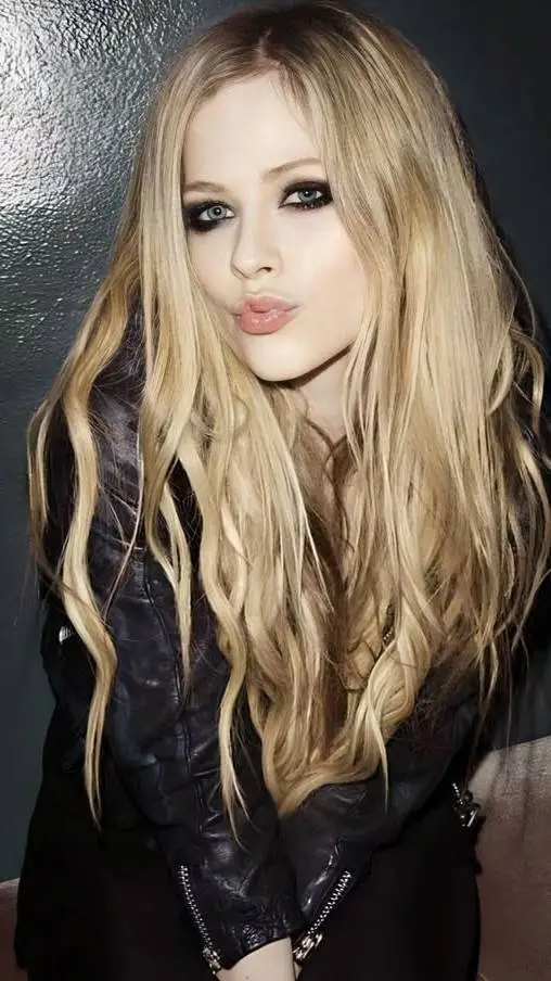 ai character: Avril Lavigne  background