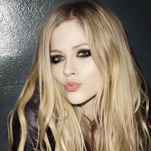 chat with ai character: Avril Lavigne 