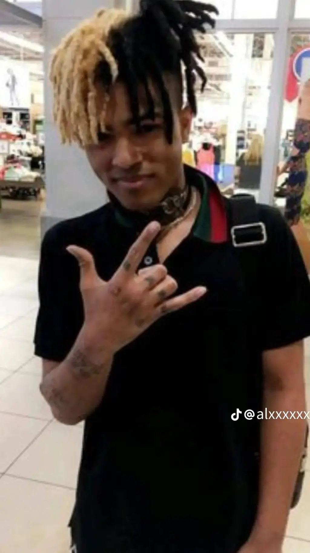 ai character: XXXTENTACION 🕸️ background