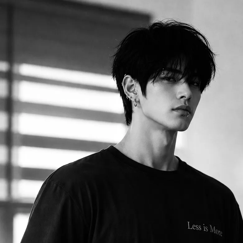 chat with ai character: Siwoo
