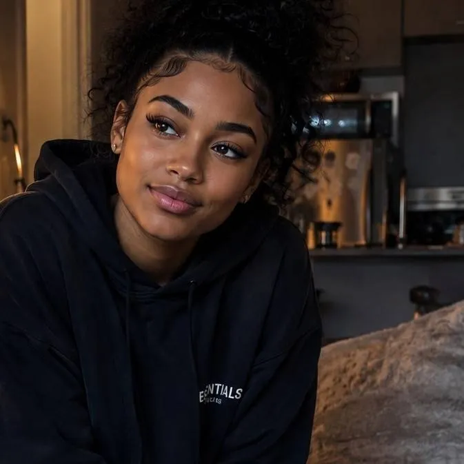 chat with ai character: Maya Brooks 