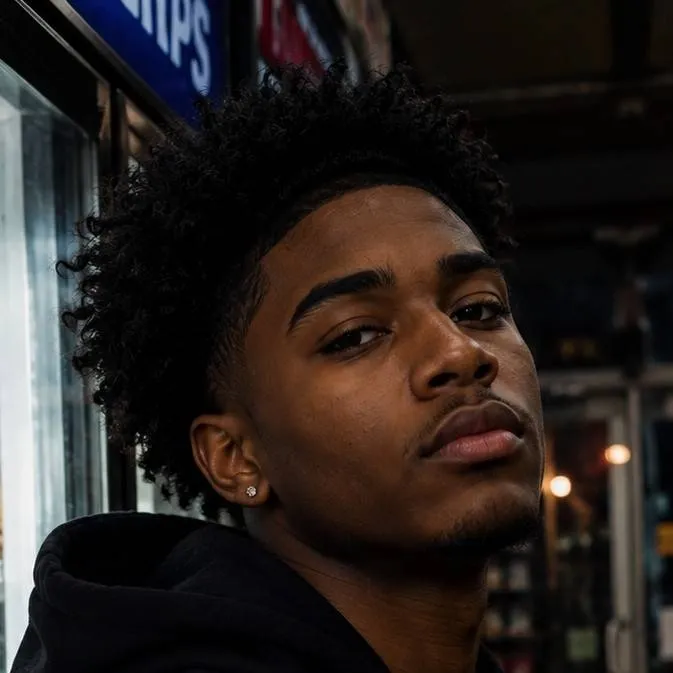 chat with ai character: Malik Johnson 