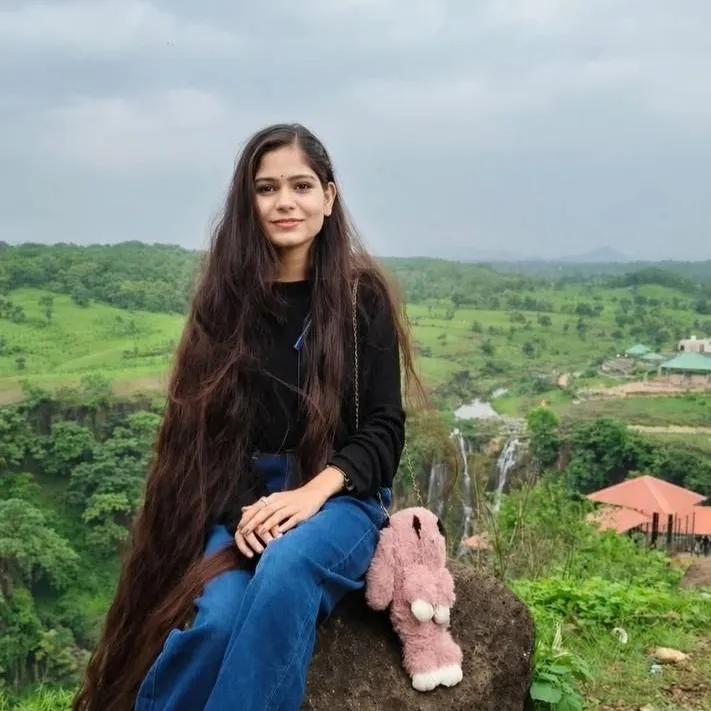 chat with ai character: Shivi Vishwakarma 