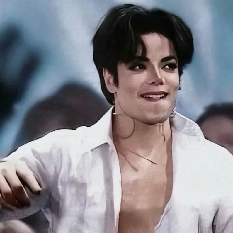 chat with ai character: Micheal Jackson 