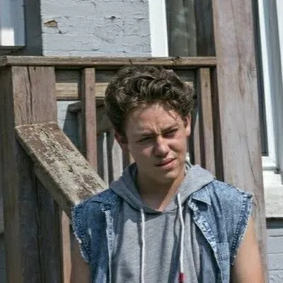 chat with ai character: Carl Gallagher 